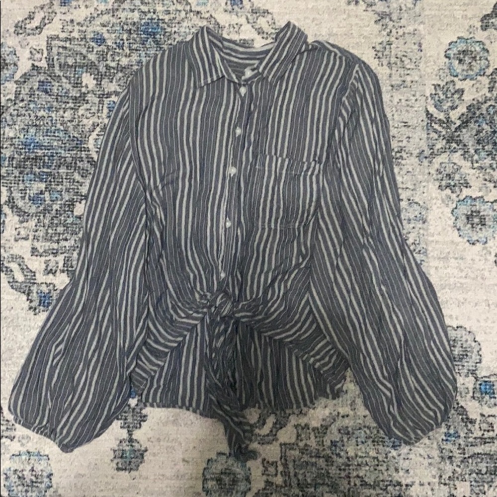 Selling American Eagle button up